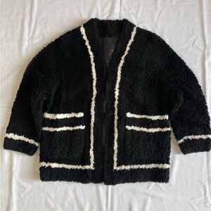NWT Cozy Black and White Fleece jacket